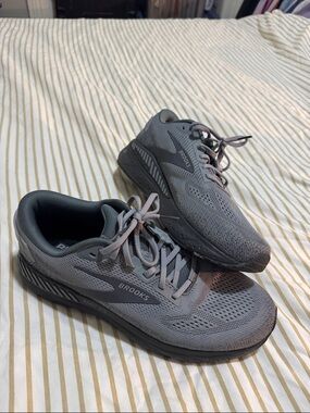 Brooks Men’s Gray Athletic Running Shoes
